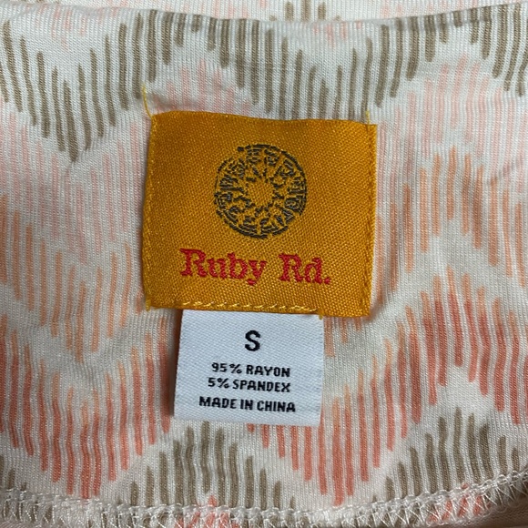 Ruby Rd. Chevron Patterned Long Sleeve Top with Gold Accents Women’s Small - Picture 4 of 5